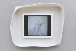 ENDS MEET -&amp;nbsp;Fluid composition |&amp;nbsp;Porcelain &amp;amp; Polaroids - 22 x unique objets