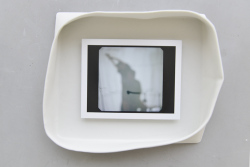 ENDS MEET -&amp;nbsp;Fluid composition |&amp;nbsp;Porcelain &amp;amp; Polaroids - 22 x unique objets